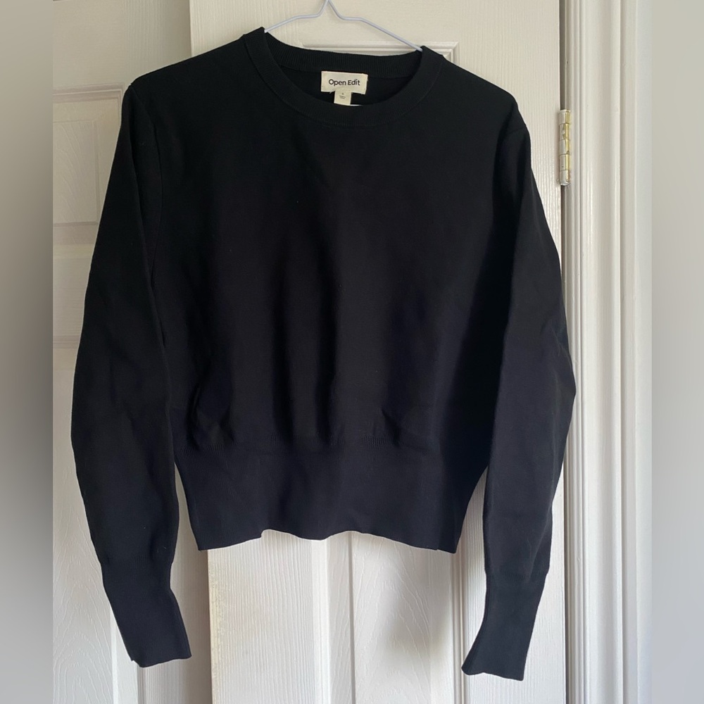 Nordstrom Open Edit Women's Classic Black Crew Neck Sweater with ribbed trim